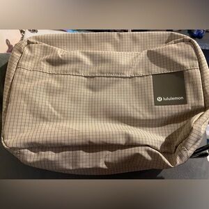 Lululemon Command the Day Dopp Kit 5L